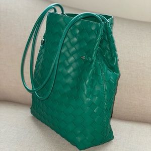 WOVEN VEGAN SHOULDER TOTE BAG - FOREST GREEN
